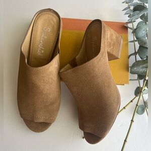 Splendid Tan Suede Mules with Modern Design